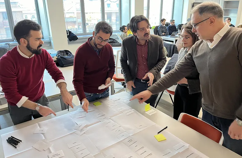 sessione di card sorting in università con i ricercatori di itserr