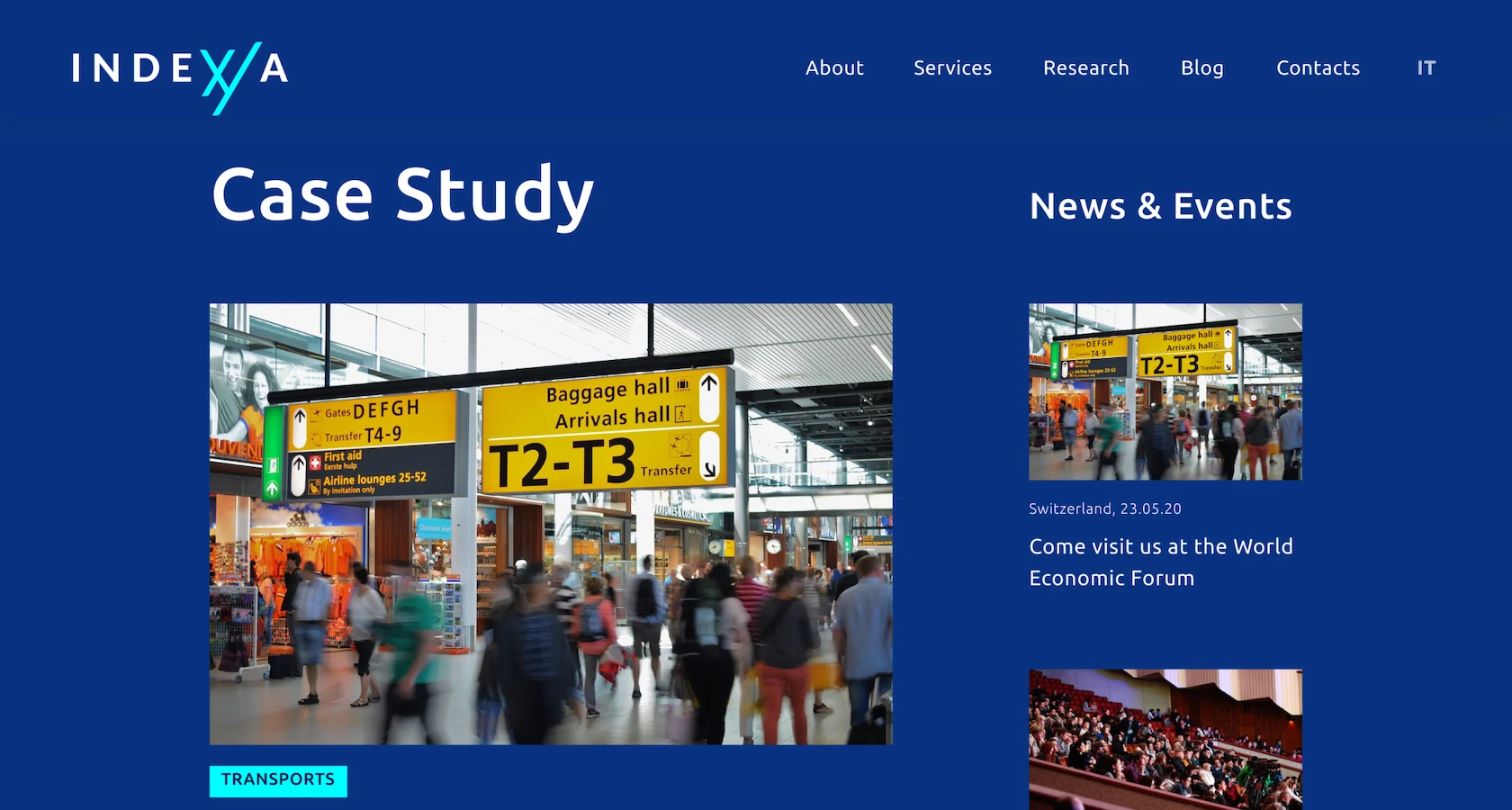 Pagina Case Study del sito Indexa. Immagine principale di un aeroporto con segnaletica per T2-T3, arrivi e hall bagagli. A destra, sezione News & Events con titolo 'Come visit us at the World Economic Forum', datata 23.05.20, con anteprima immagine dell’aeroporto.