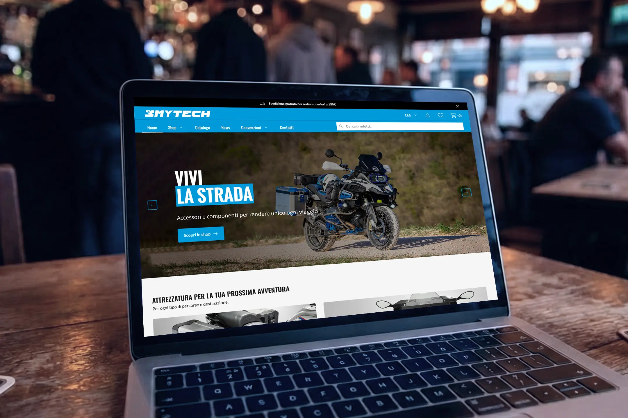 Interfaccia del nuovo sito Mytech su laptop, mostrato all'interno di un locale pubblico